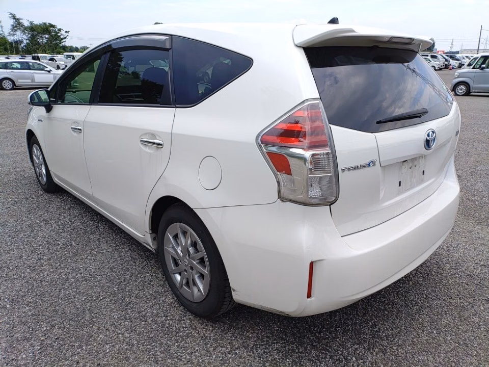 TOYOTA PRIUS ALPHA