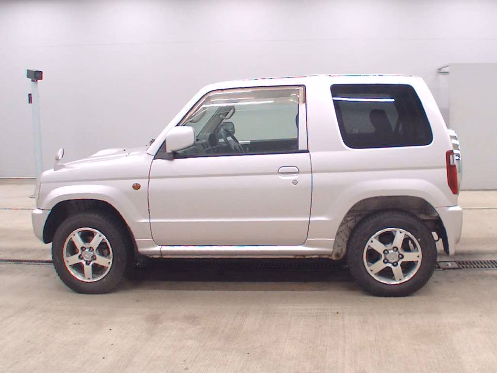 MITSUBISHI PAJERO MINI