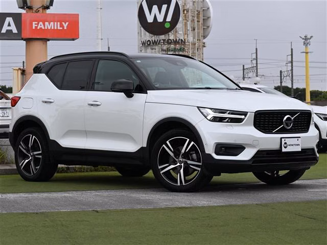 VOLVO XC40