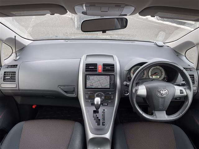 TOYOTA AURIS