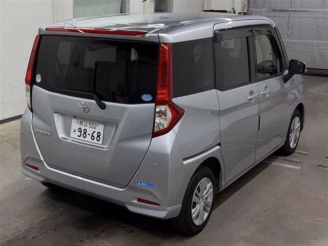 TOYOTA ROOMY