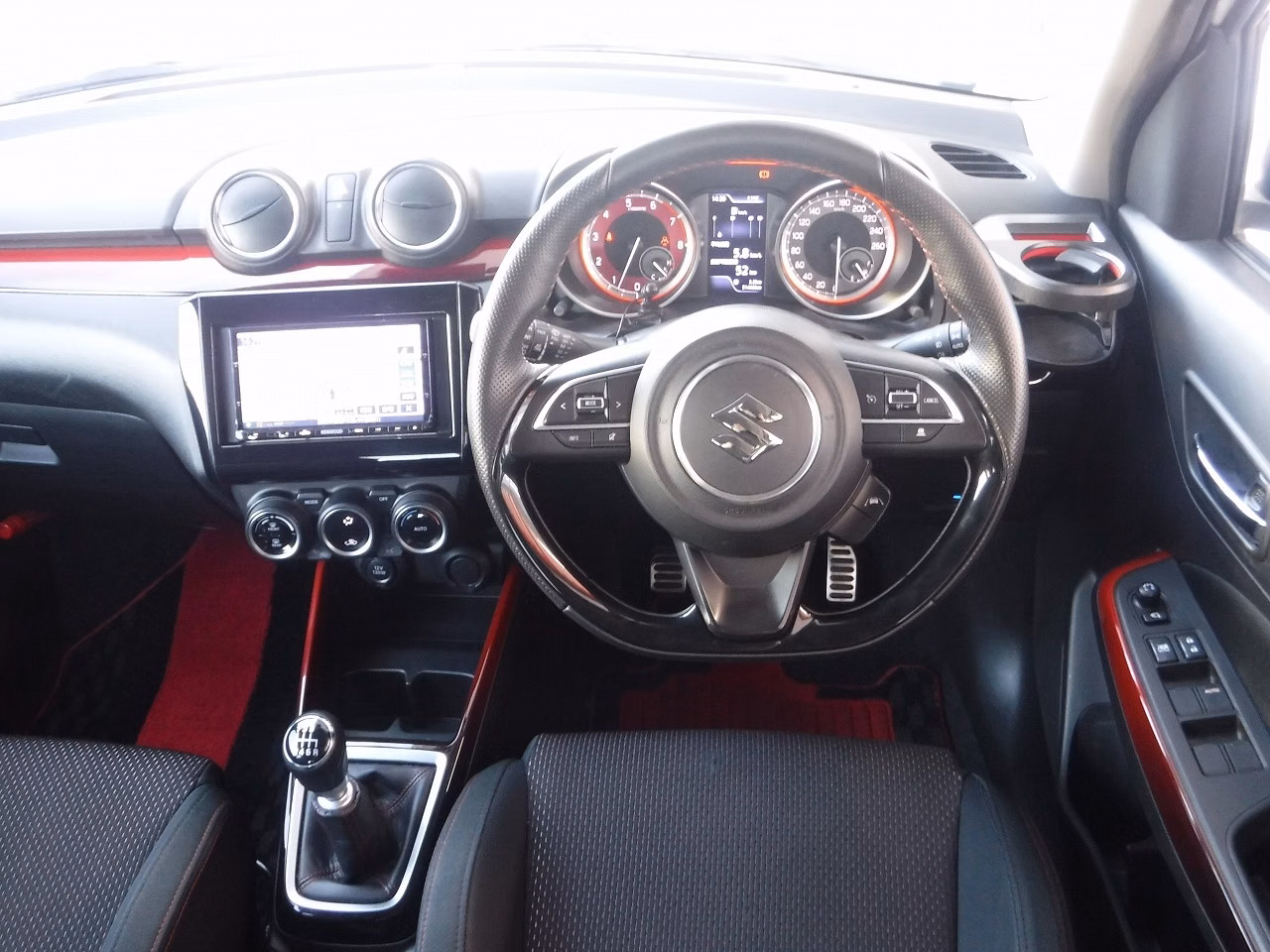 SUZUKI SWIFT