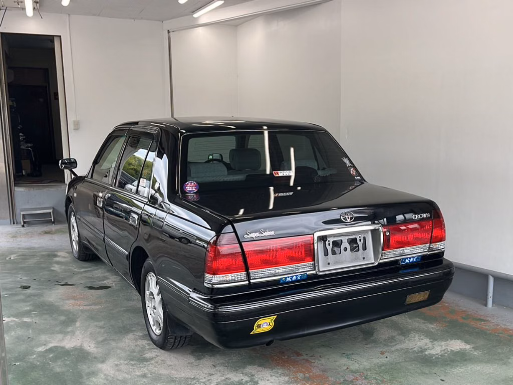 TOYOTA CROWN