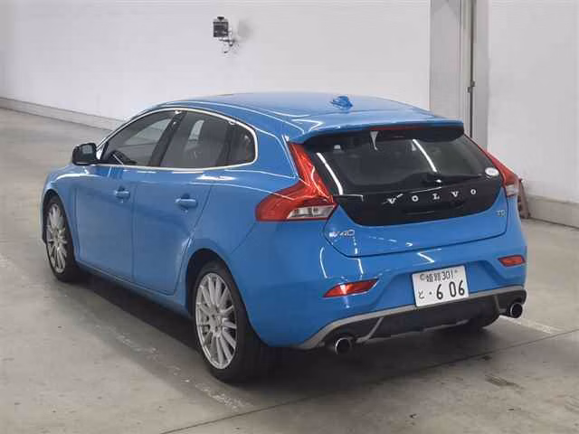 VOLVO V40