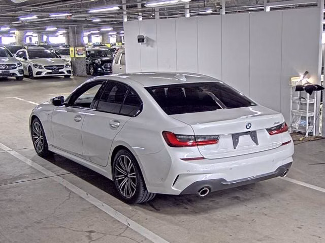 BMW 3-SERIES