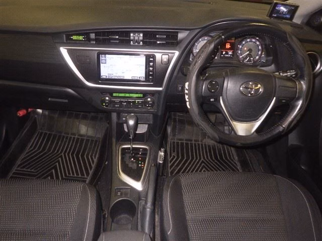 TOYOTA AURIS