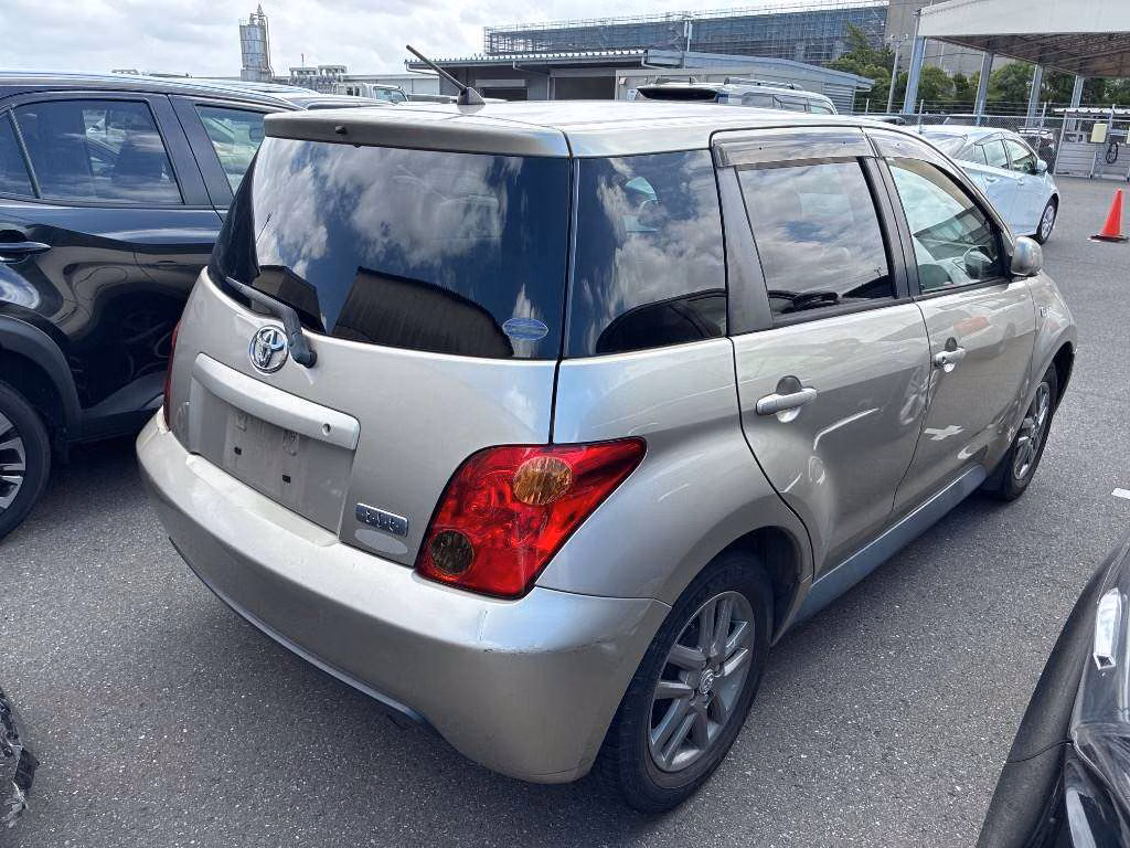 TOYOTA IST
