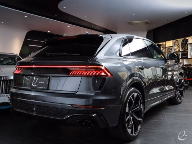 AUDI RS Q8