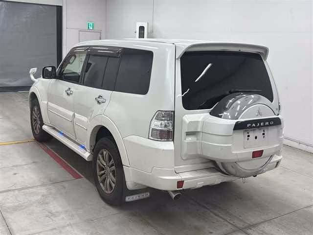 MITSUBISHI PAJERO