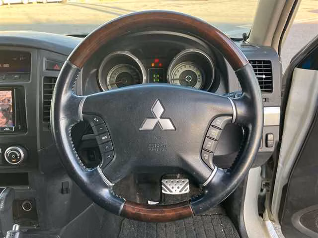 MITSUBISHI PAJERO