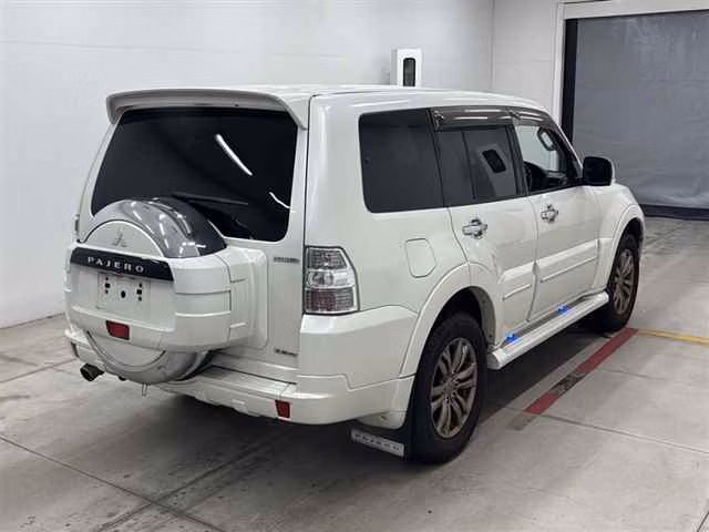 MITSUBISHI PAJERO