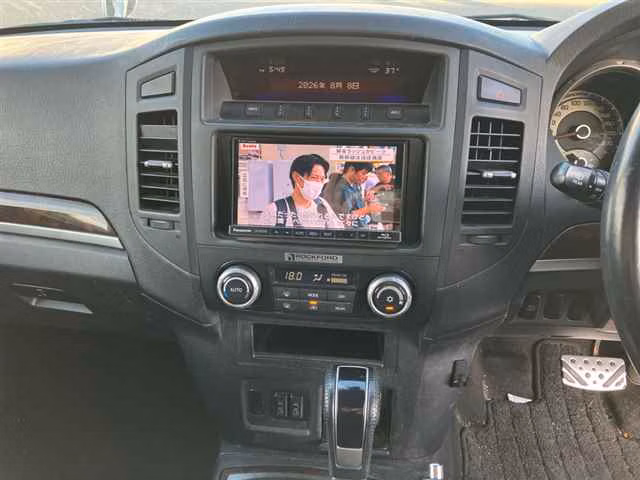 MITSUBISHI PAJERO
