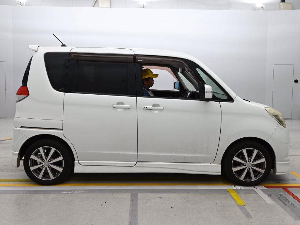 MITSUBISHI DELICA D:2