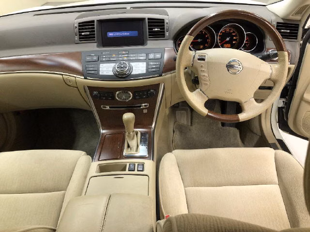 NISSAN FUGA