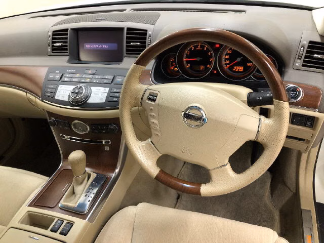 NISSAN FUGA