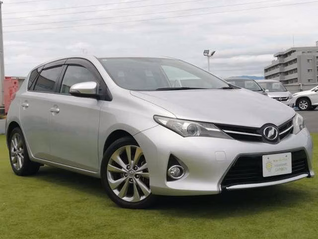 TOYOTA AURIS