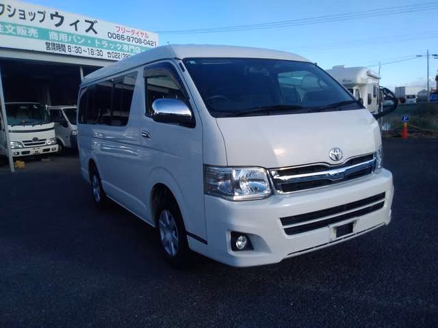 TOYOTA HIACE
