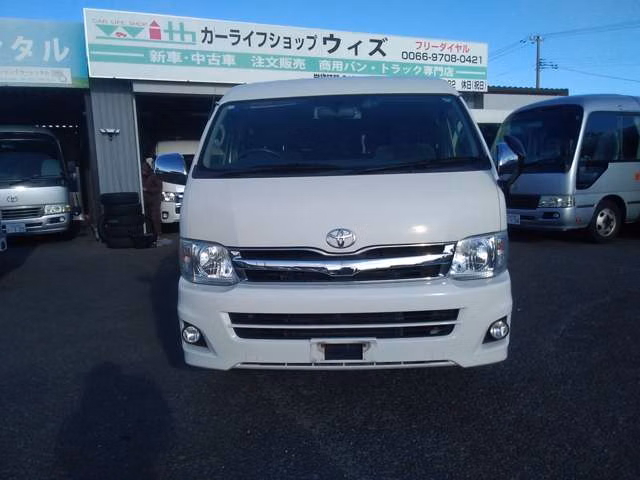 TOYOTA HIACE
