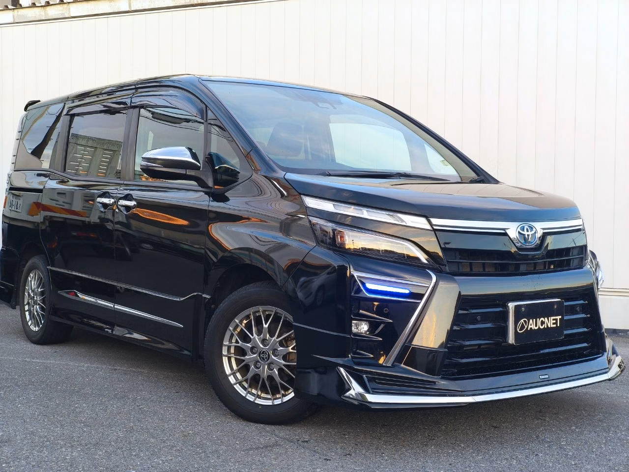 TOYOTA VOXY