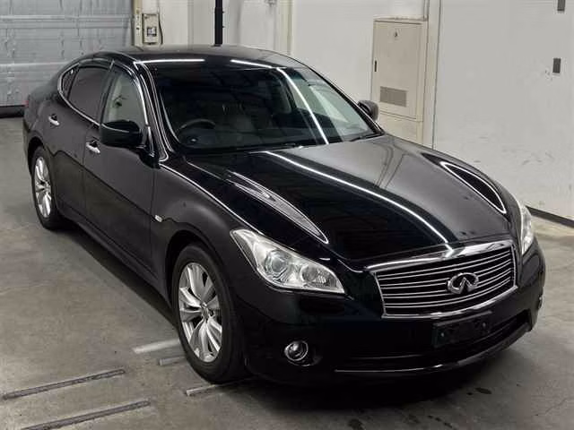 NISSAN FUGA