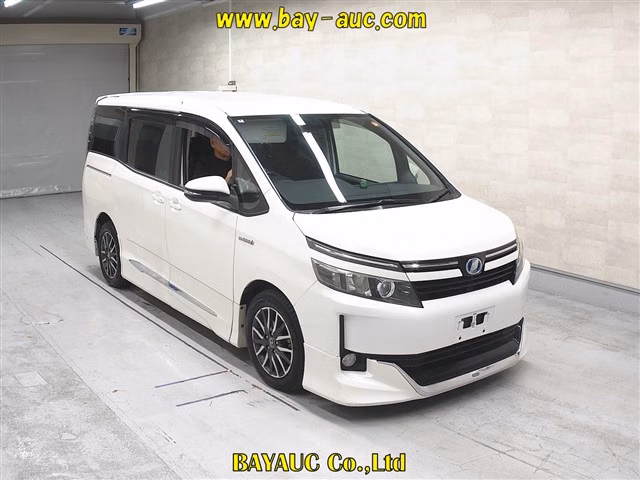 TOYOTA VOXY