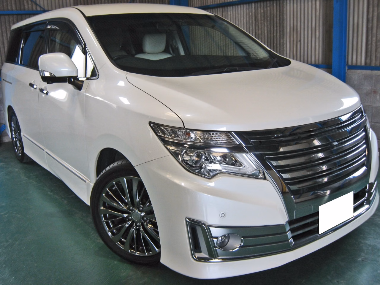 NISSAN ELGRAND