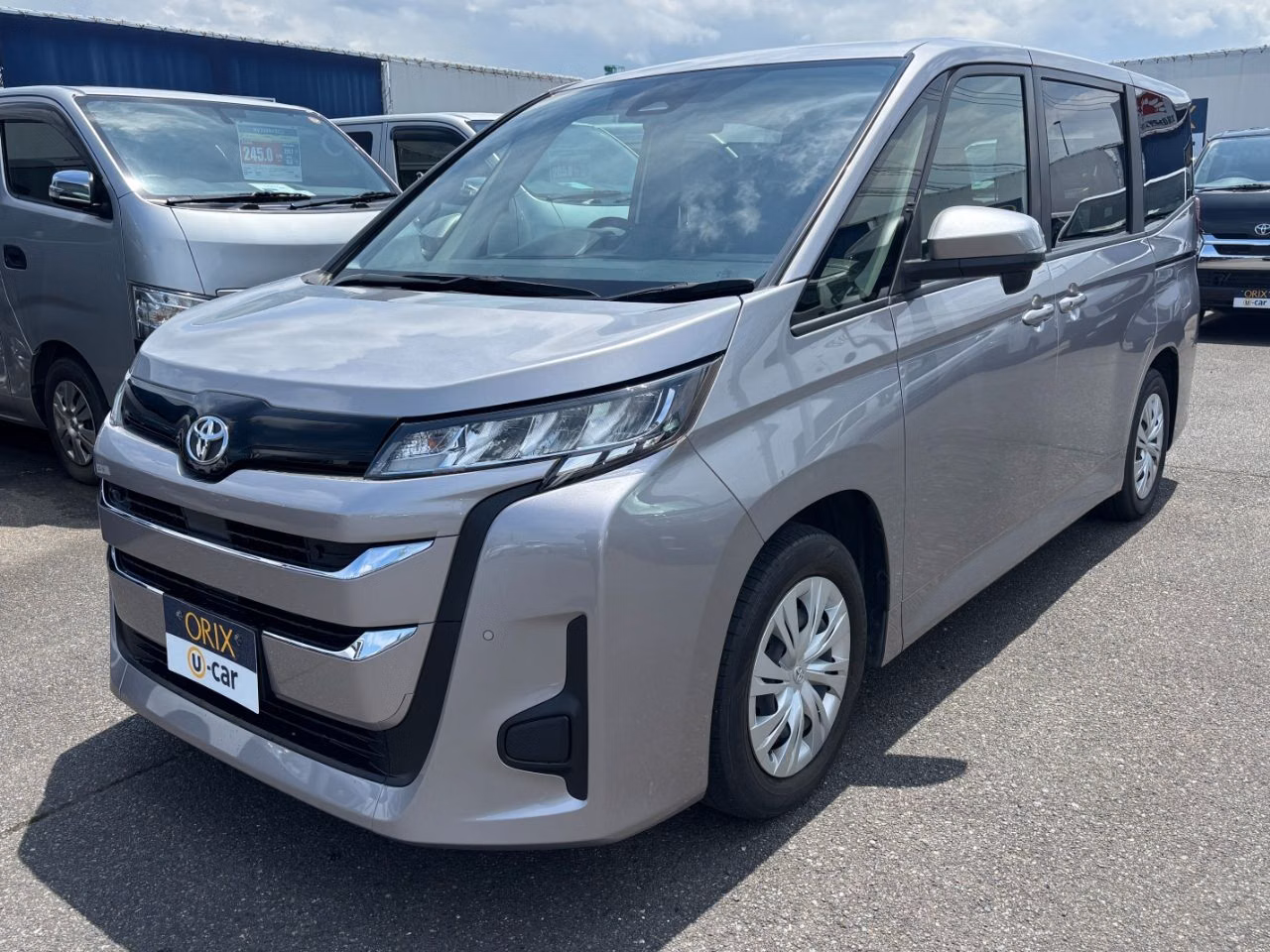 TOYOTA NOAH