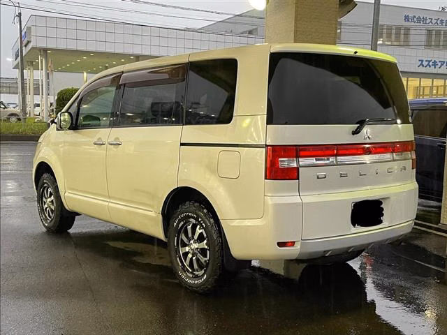 MITSUBISHI DELICA D:5