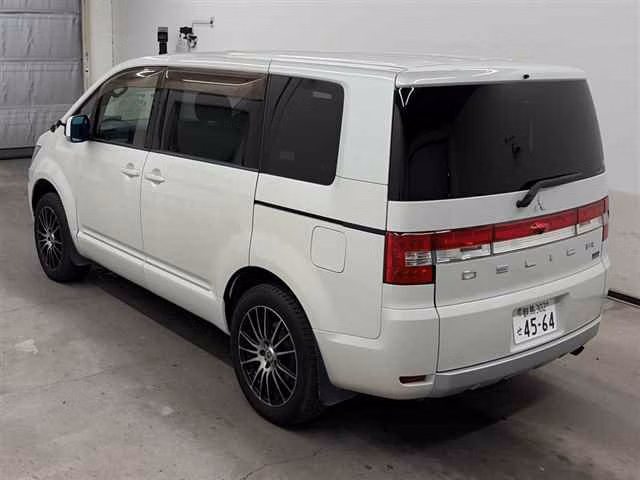 MITSUBISHI DELICA D:5