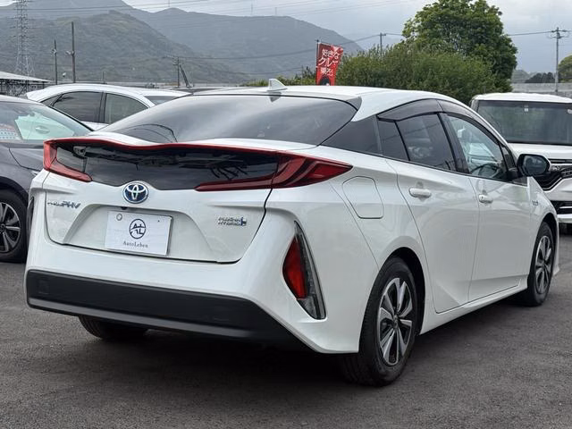 TOYOTA PRIUS PHV