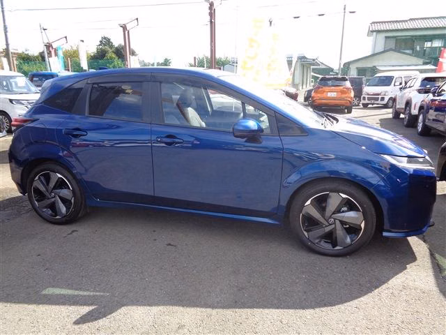 NISSAN AURA