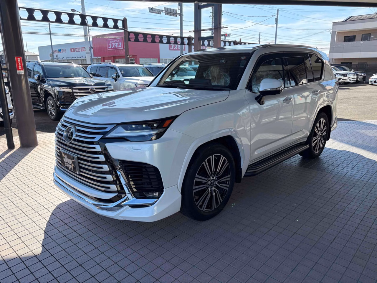 LEXUS LX600