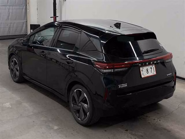 NISSAN AURA