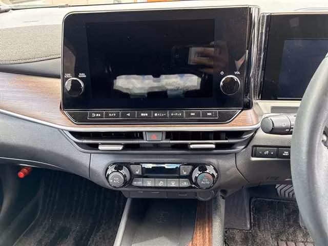 NISSAN AURA