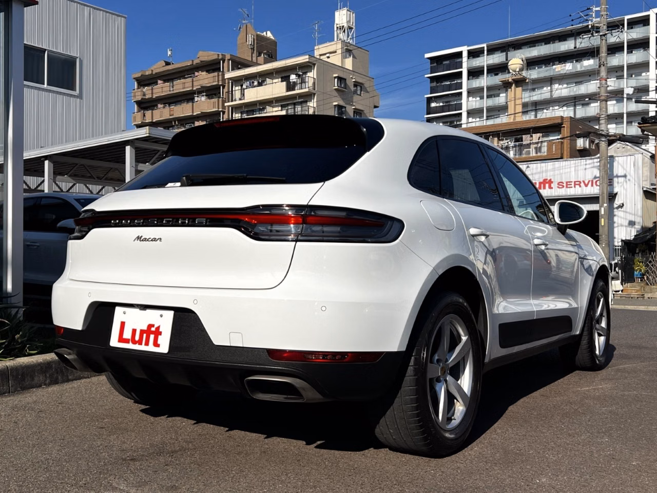 PORSCHE MACAN