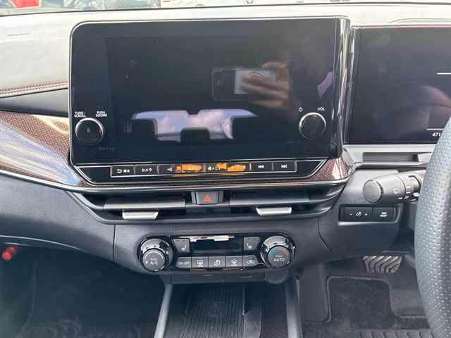 NISSAN AURA