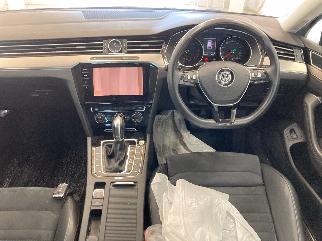 VOLKSWAGEN PASSAT