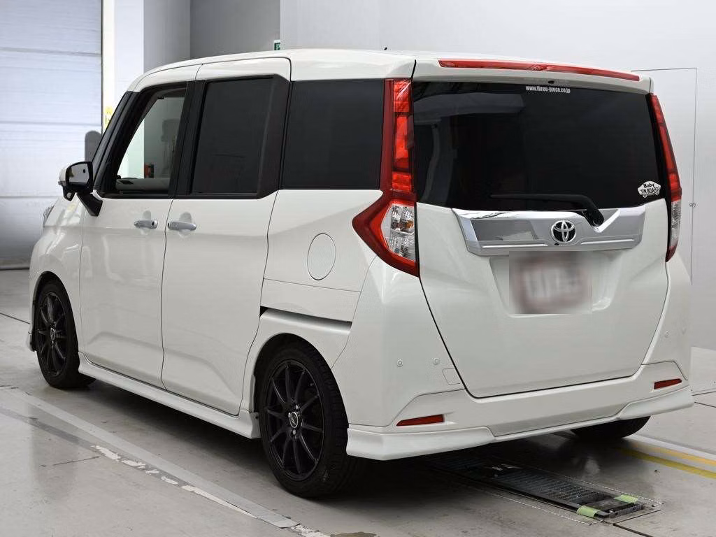 TOYOTA ROOMY