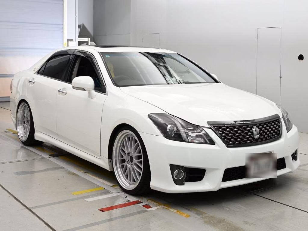 TOYOTA CROWN