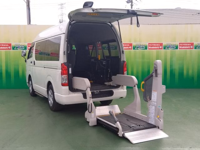 TOYOTA REGIUS ACE