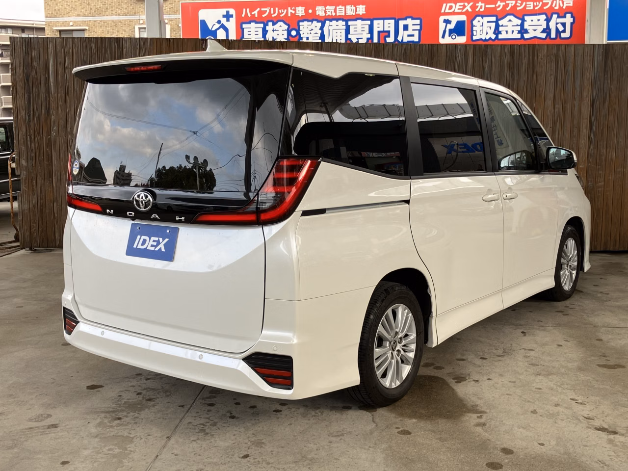 TOYOTA NOAH