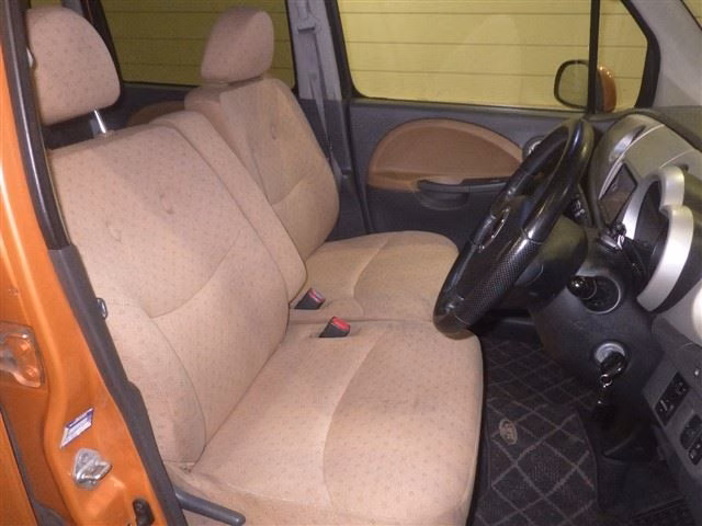 DAIHATSU MOVE LATTE