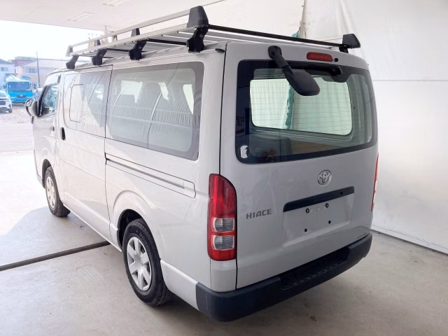 TOYOTA REGIUS ACE