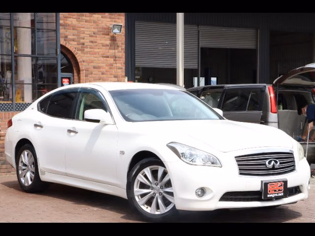 NISSAN FUGA