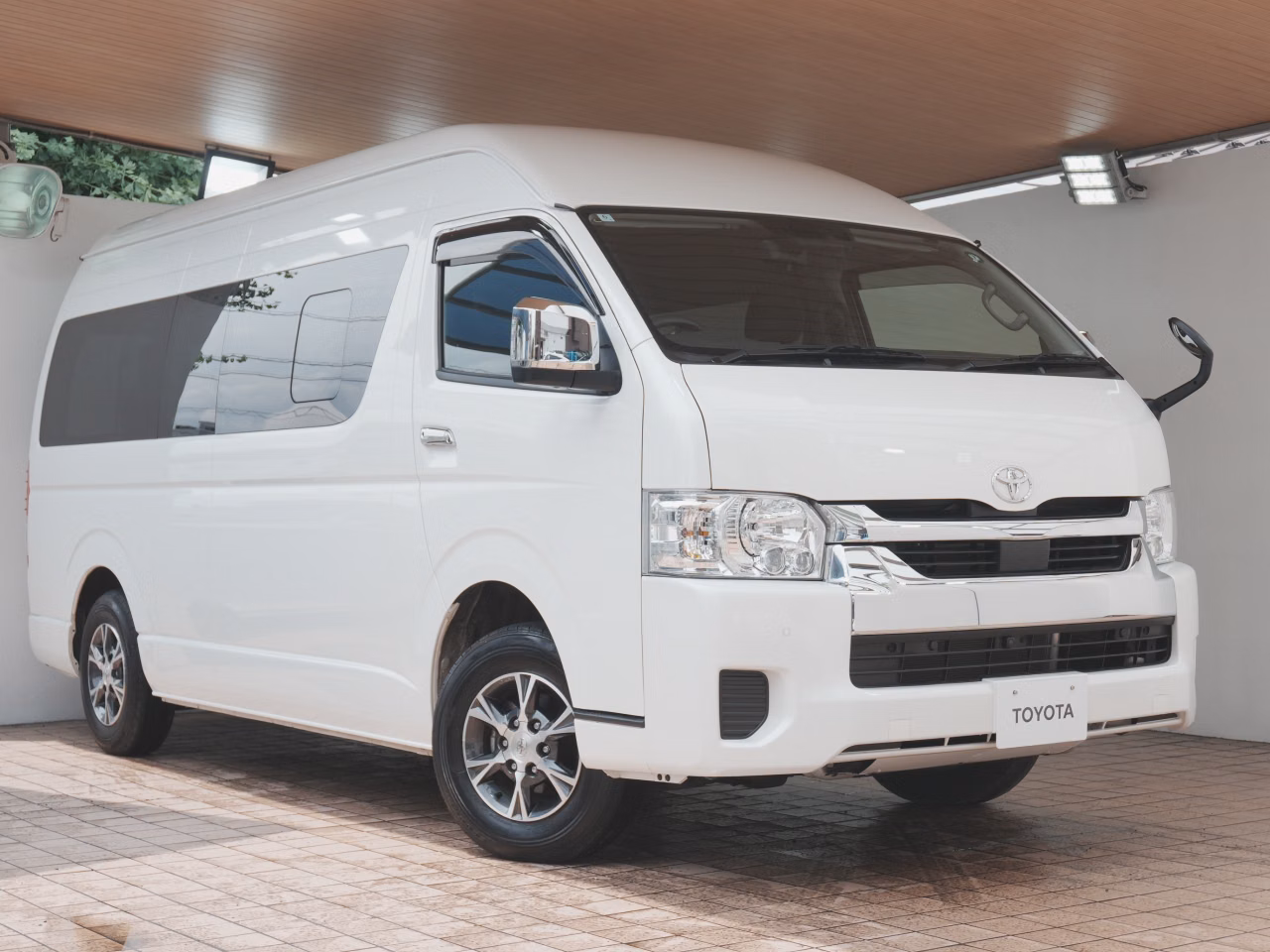 TOYOTA HIACE