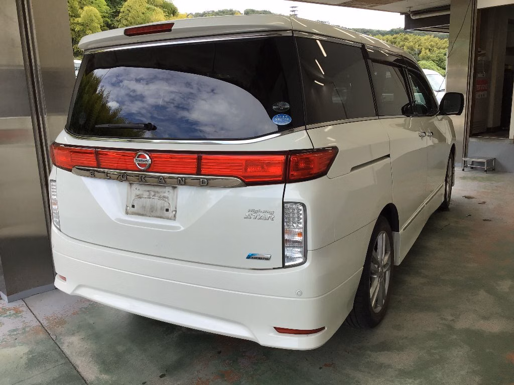NISSAN ELGRAND
