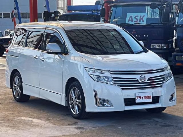 NISSAN ELGRAND