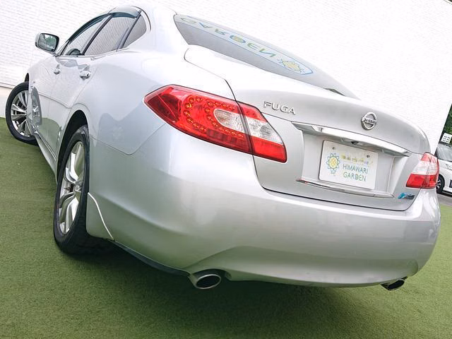 NISSAN FUGA