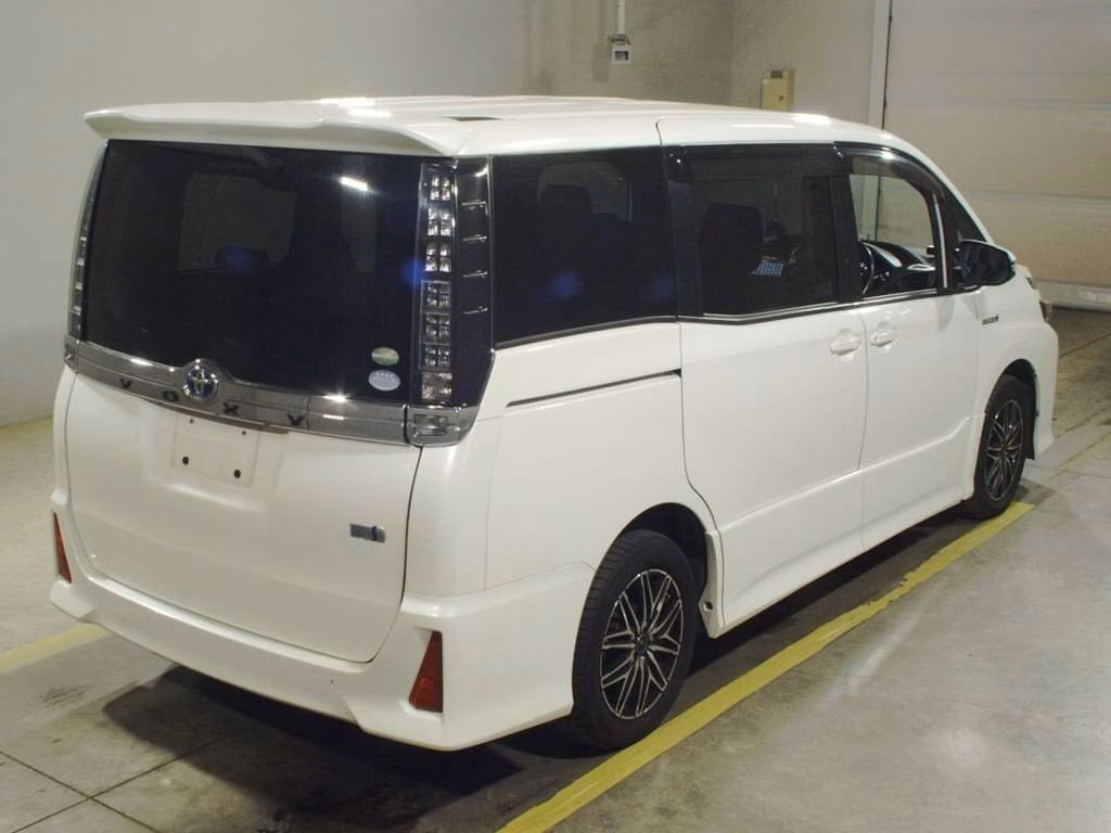 TOYOTA VOXY
