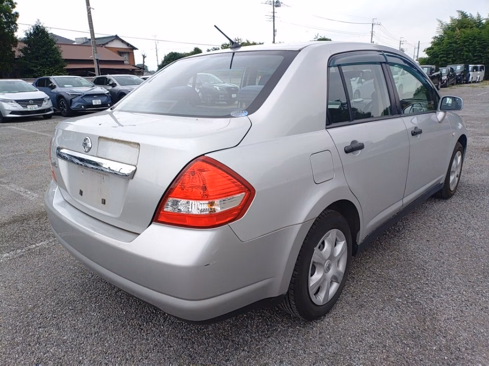 NISSAN TIIDA LATIO
